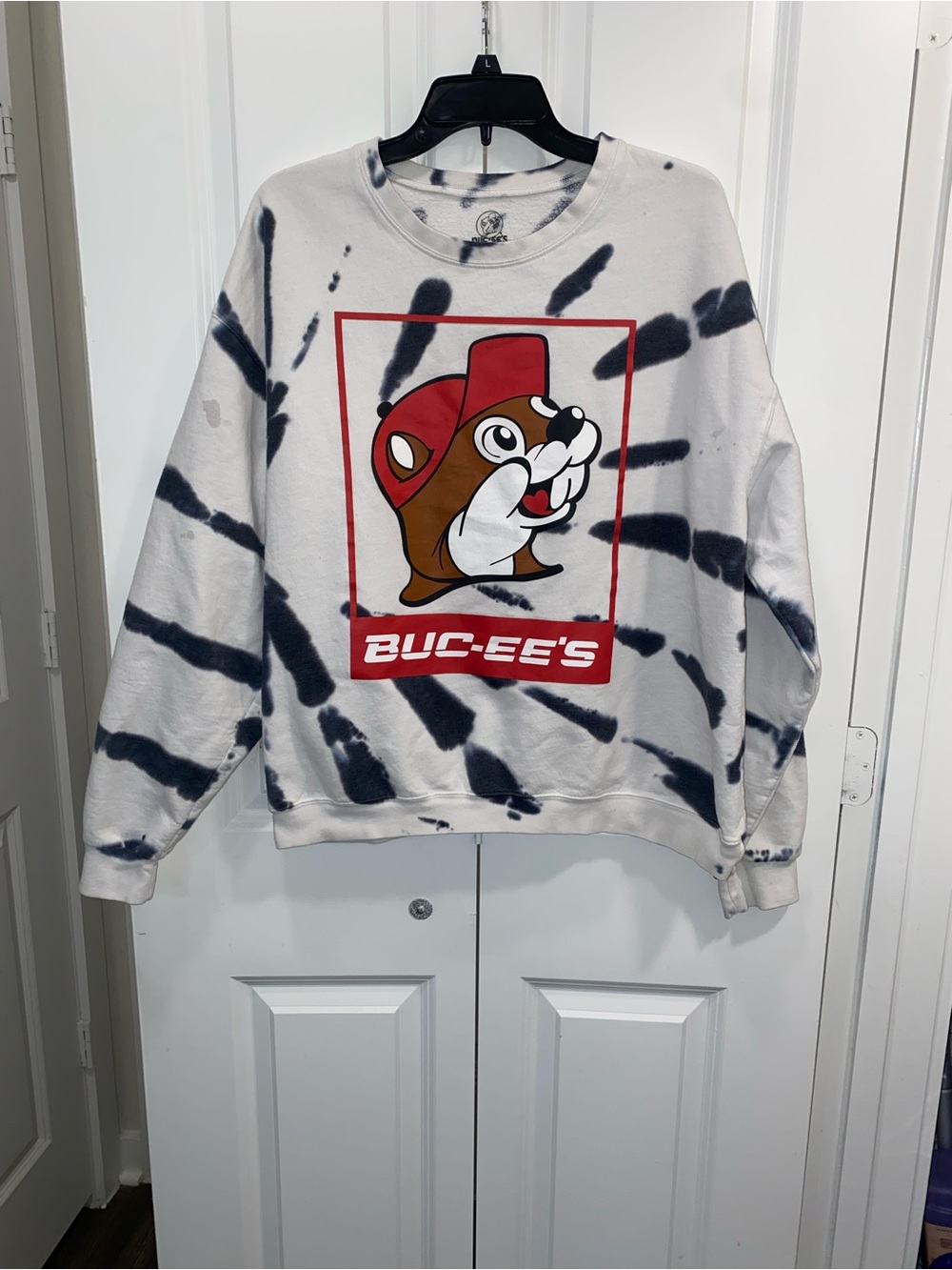 Buc-ee's White & Black Tie-Dye Logo Crewneck Sweatshirt
